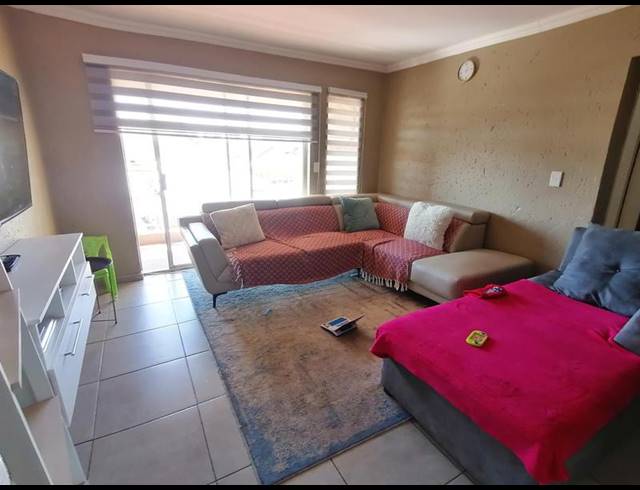 2 BEDROOM PROPERTY TO RENT IN SONNEVELD